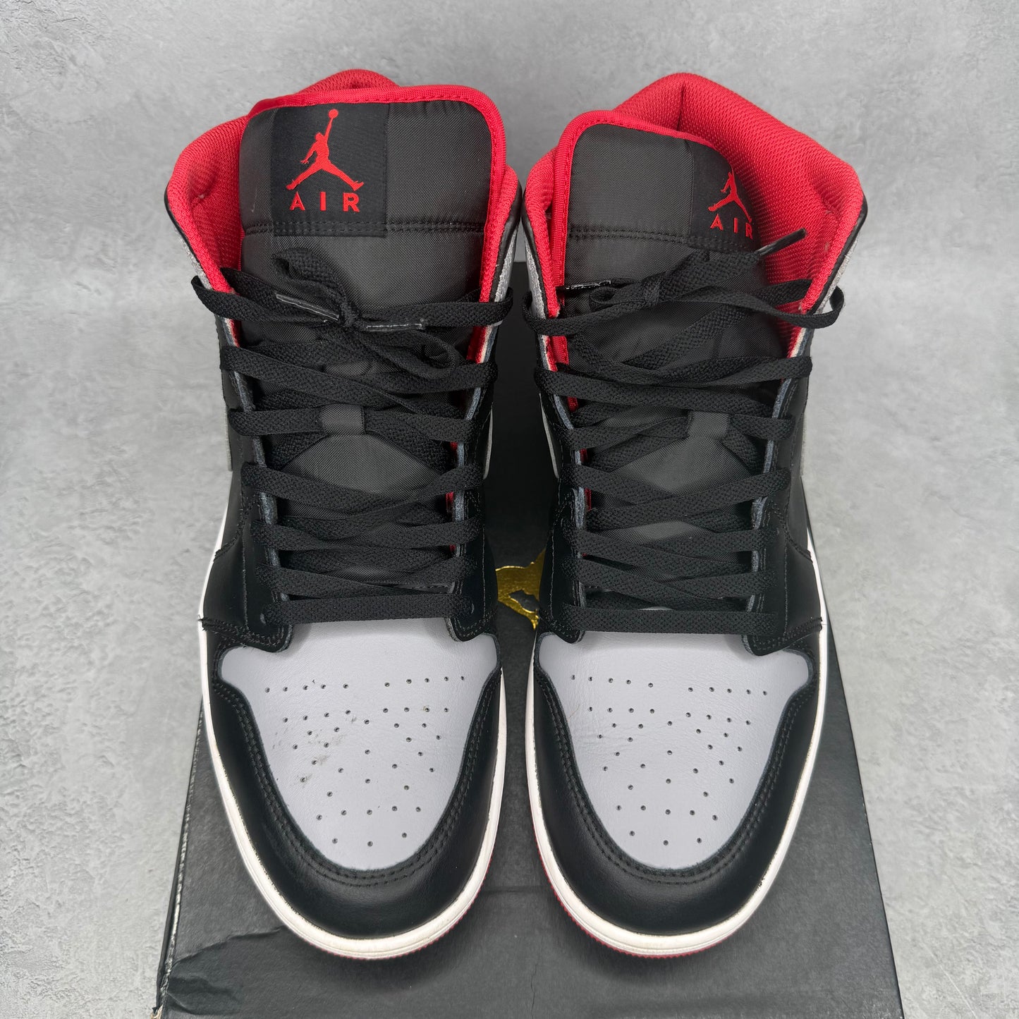 Jordan 1 Mid Bred Shadow *pre-owned* SIZE 13