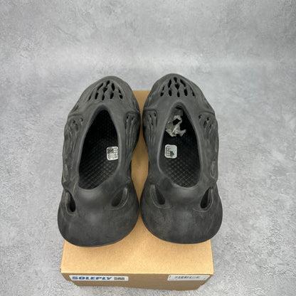 adidas Yeezy Foam RNR Onyx *pre-owned* SIZE 8