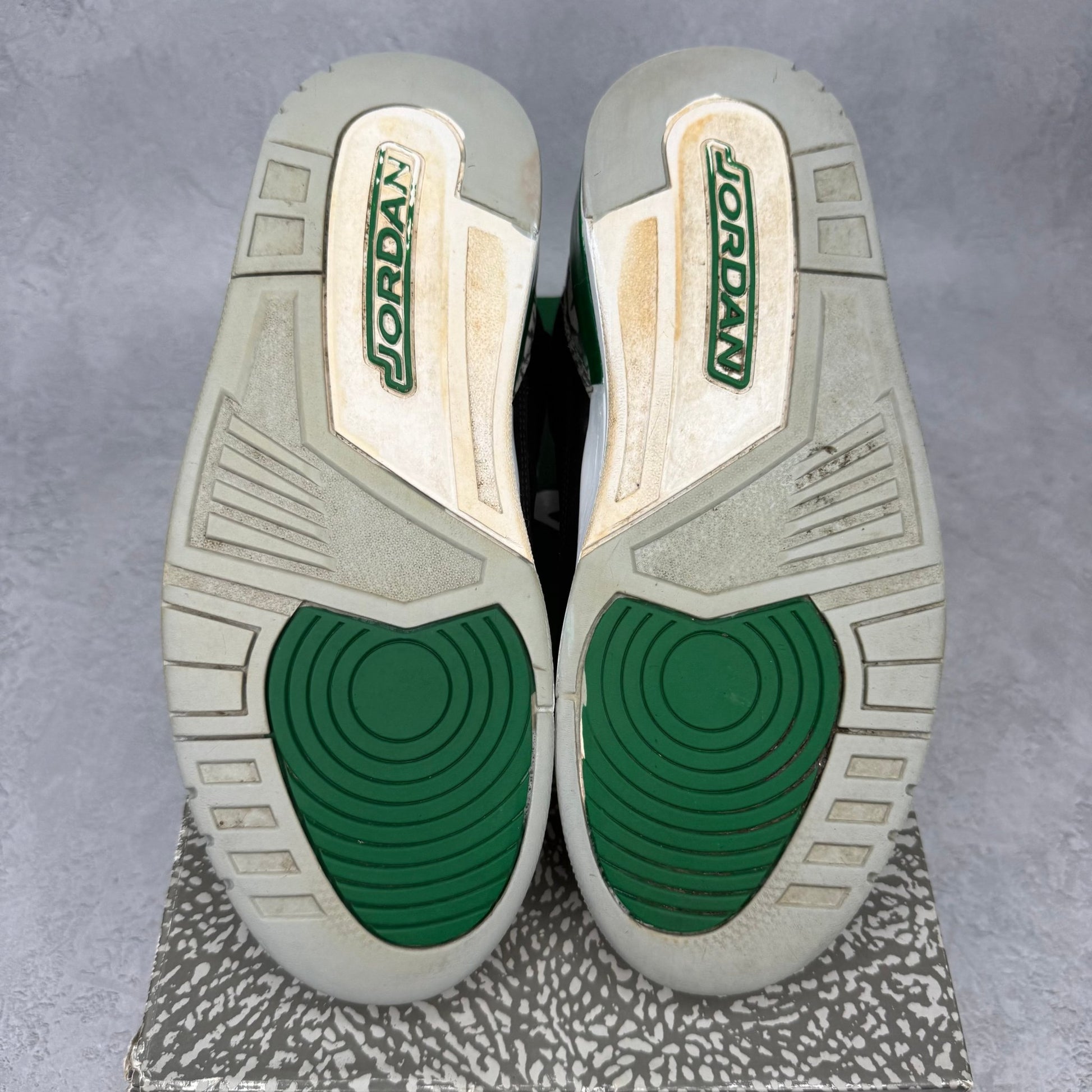 Jordan 3 Retro Pine Green *pre - owned* SIZE 9 - Kicks Collective PA - Jordan - CT8532 - 030 - Men's Shoes - 9M/10.5W - Pre - Owned