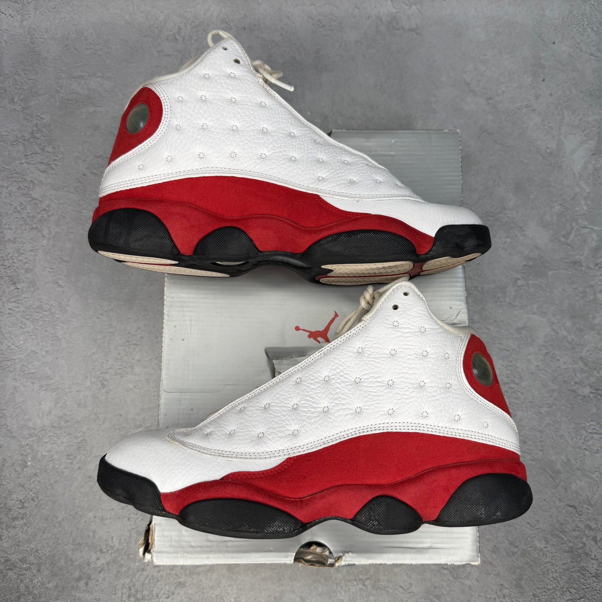 Jordan 13 Retro OG Chicago (2017) *pre - owned* SIZE 10.5 - Kicks Collective PA - Jordan - 414571-122 - Men's Shoes - 10.5M/12W - Pre - Owned