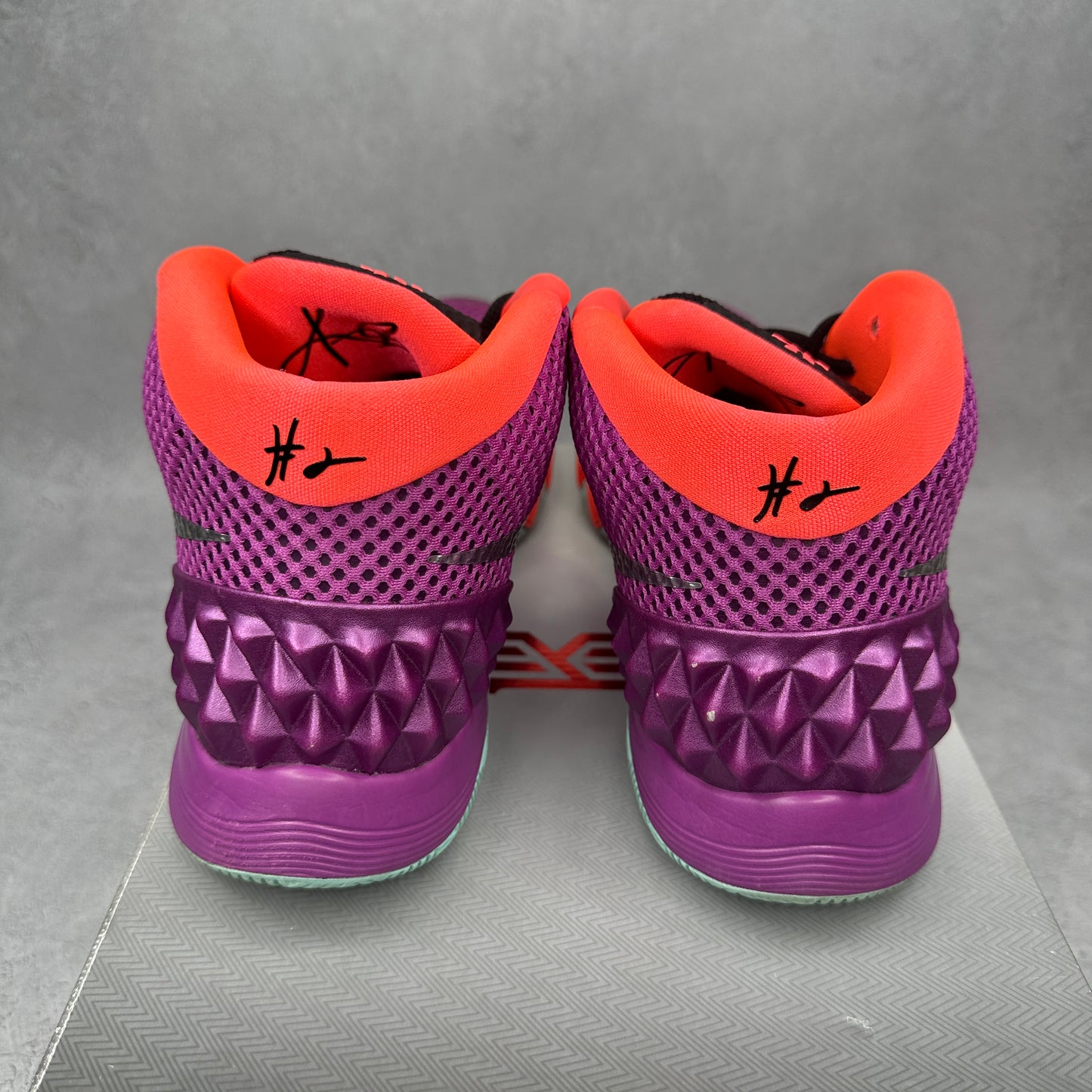 Nike Kyrie 1 Easter *pre-owned* SIZE 11.5
