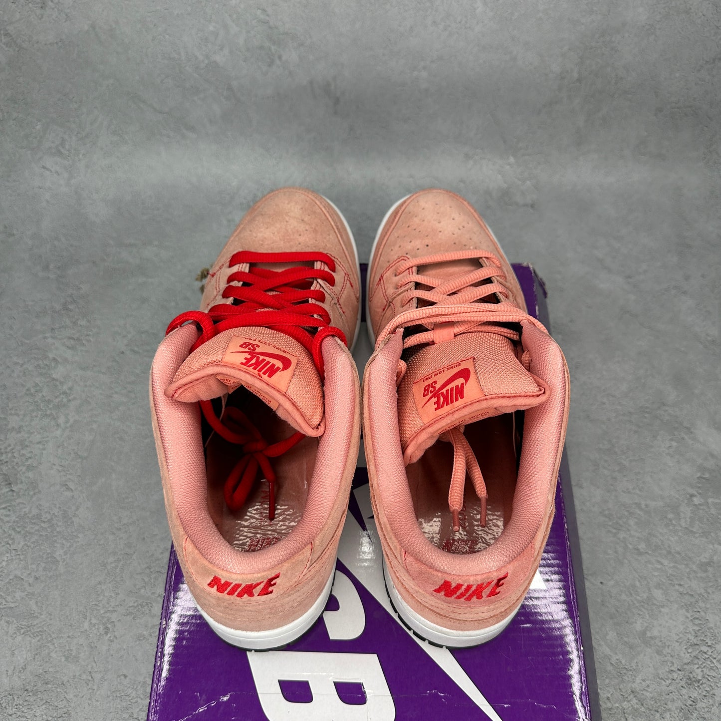 Nike SB Dunk Low Pink Pig *pre-owned* SIZE 10