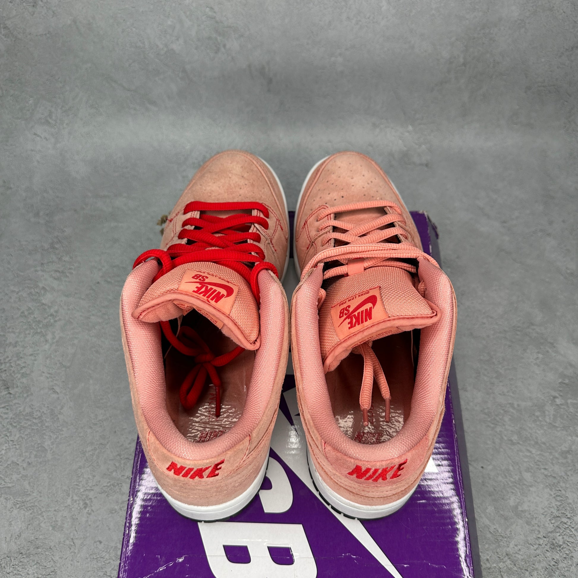 Nike SB Dunk Low Pink Pig *pre-owned* SIZE 10
