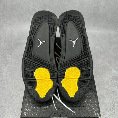 Jordan 4 Retro Thunder (2023) *pre-owned* SIZE 9
