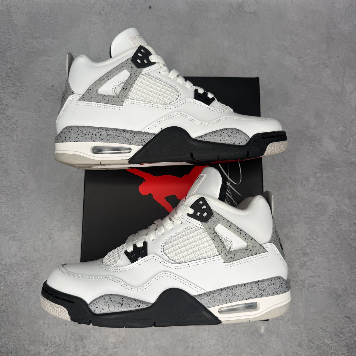 Jordan 4 Retro White Cement (2025) *pre-owned* SIZE 9.5