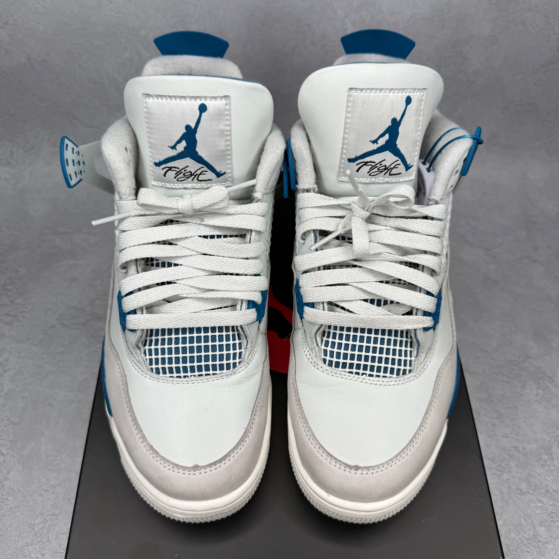 Jordan 4 Retro Military Blue (2024) *pre-owned* SIZE 9