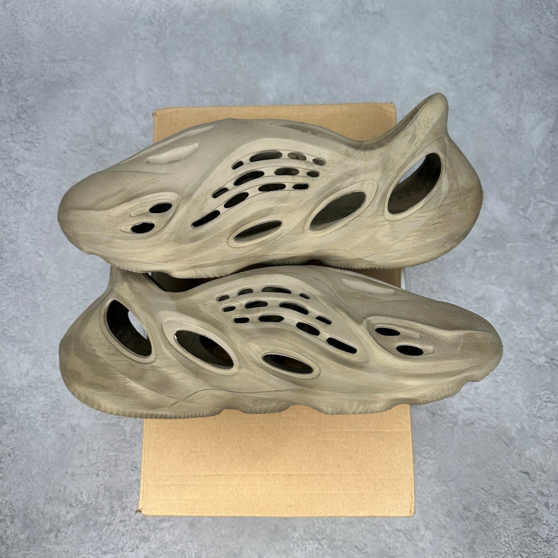 adidas Yeezy Foam RNNR Stone Sage *pre-owned* SIZE 11