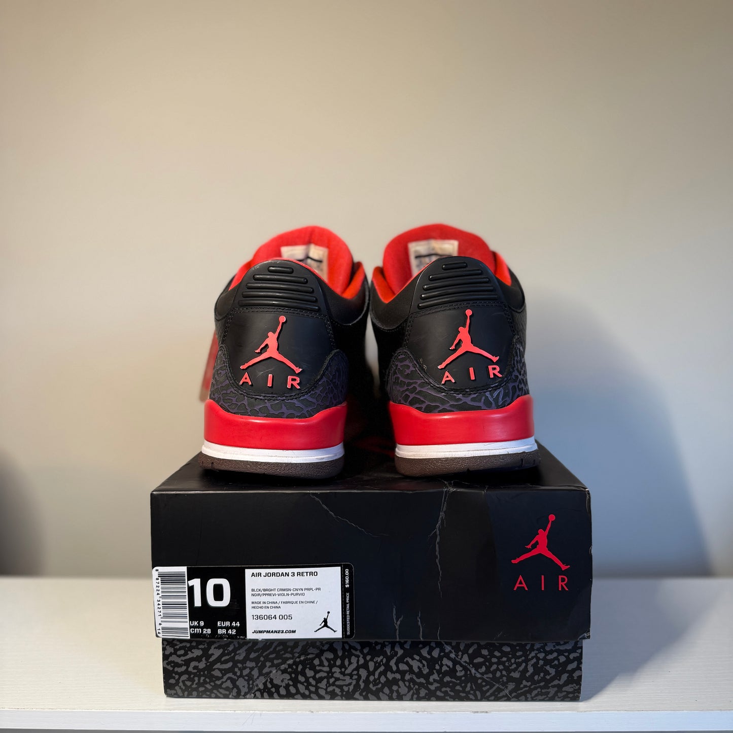 Jordan 3 Retro Crimson *pre-owned* (SIZE 10)