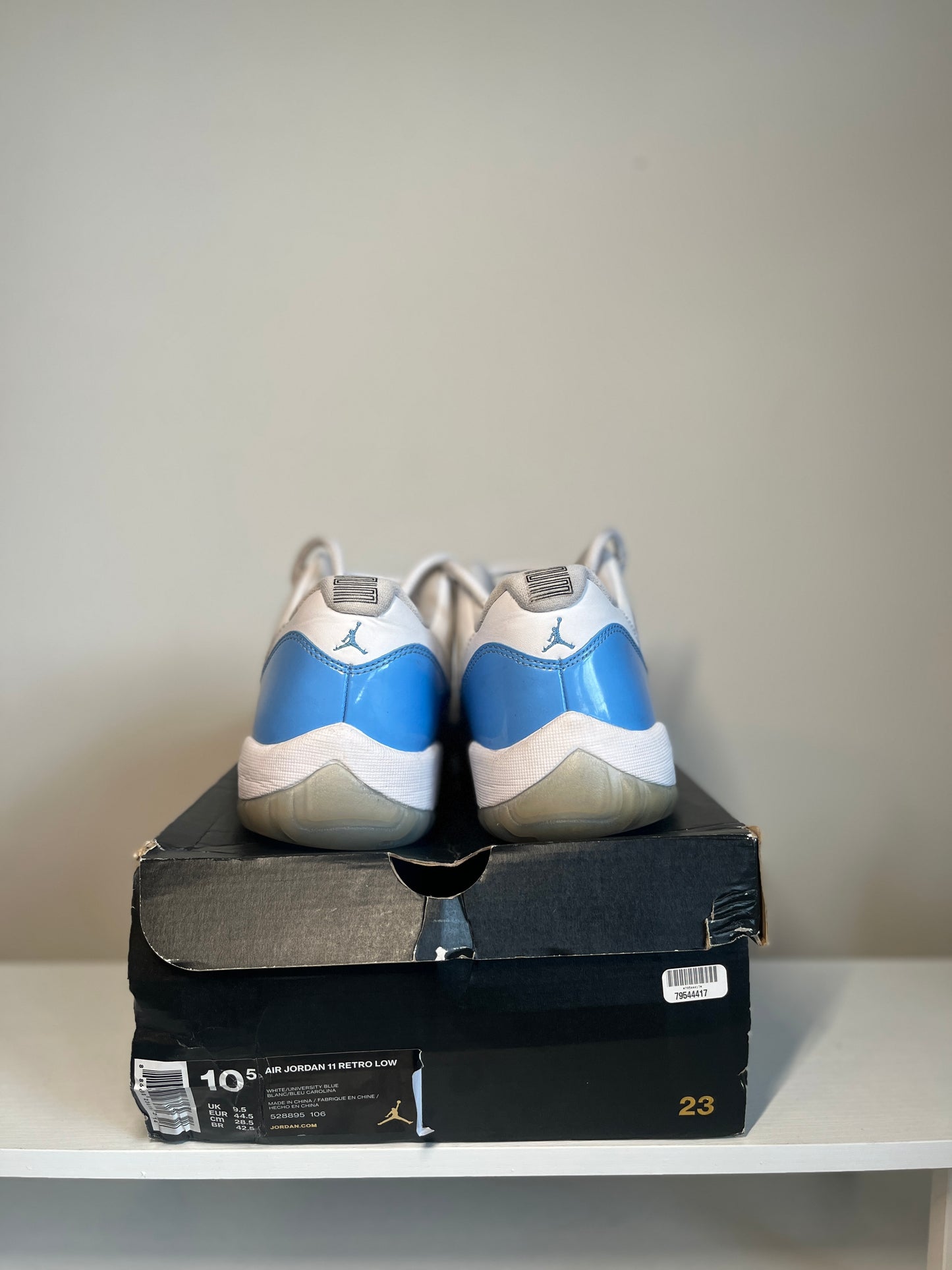 Jordan 11 Retro Low UNC University Blue (2017) *pre-owned* (SIZE 10.5)