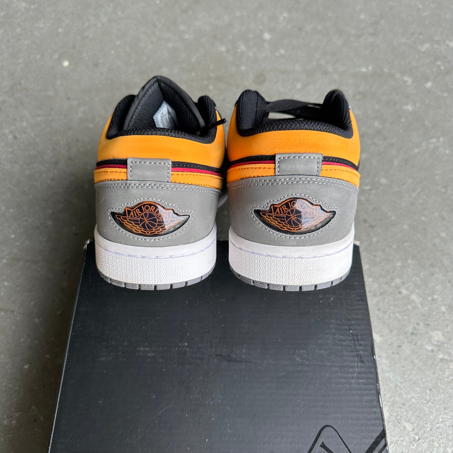 Jordan 1 Low SE Light Graphite Vivid Orange *pre-owned* (SIZE 8.5)
