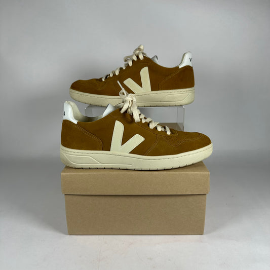 Veja Tan/Brown Sneaker *pre-owned* size 9