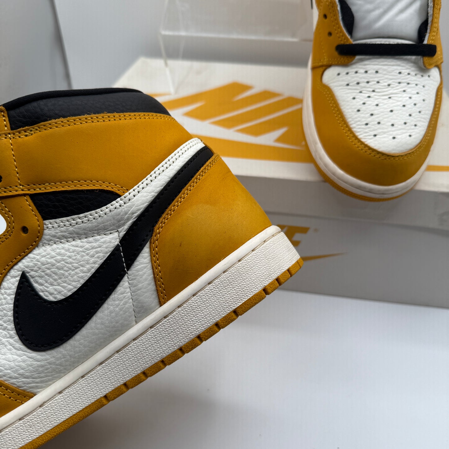 Jordan 1 Retro High OG Yellow Ochre *pre-owned* (SIZE 11)