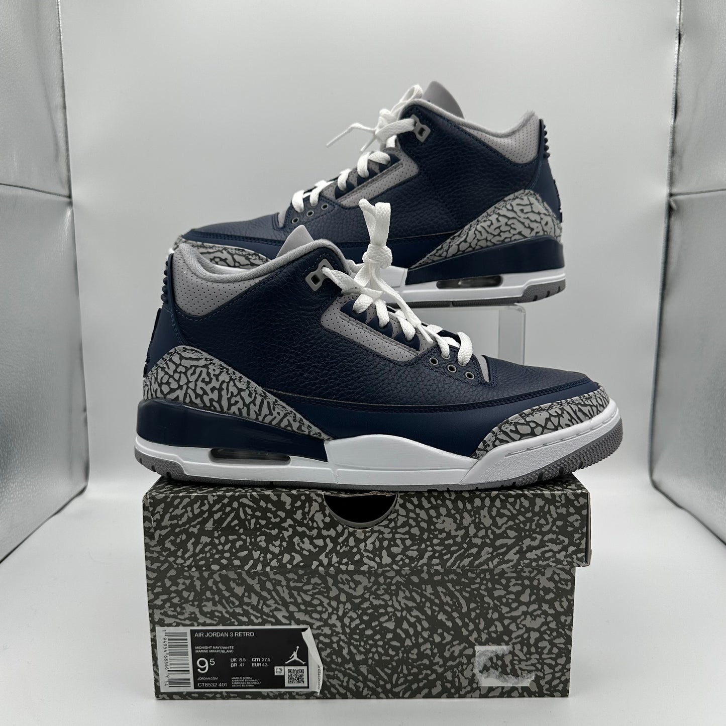 Jordan 3 Retro Georgetown *pre-owned* (SIZE 9.5)