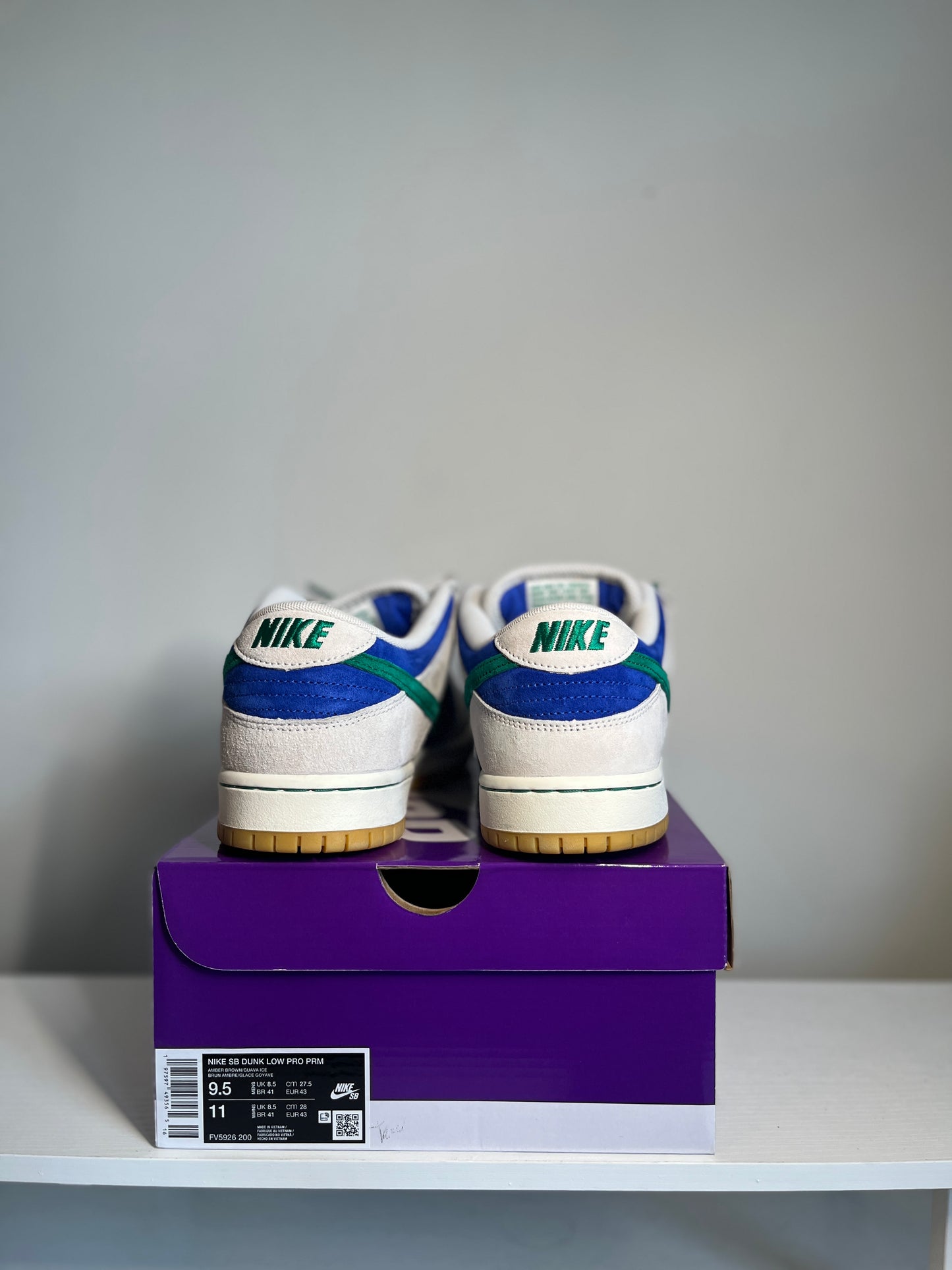 Nike SB Dunk Low Hyper Royal Malachite *pre-owned* (SIZE 9.5)