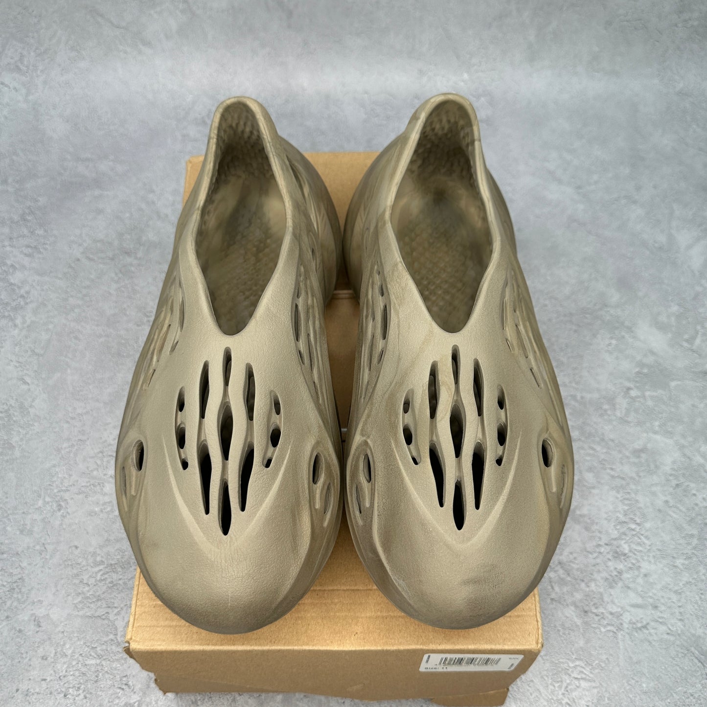 adidas Yeezy Foam RNNR Stone Sage *pre-owned* SIZE 11