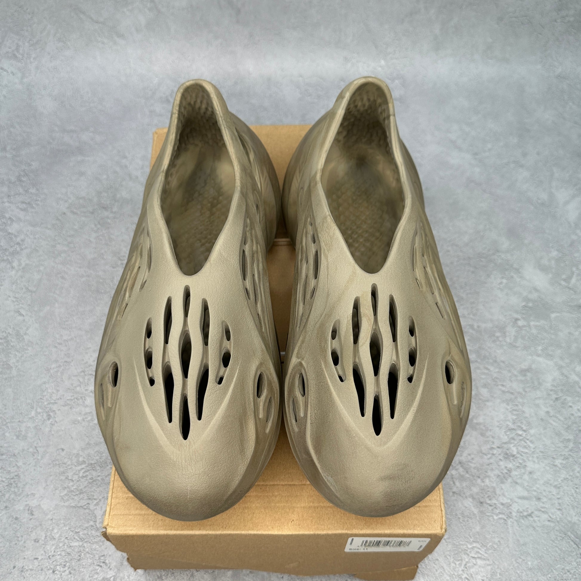 adidas Yeezy Foam RNNR Stone Sage *pre-owned* SIZE 11