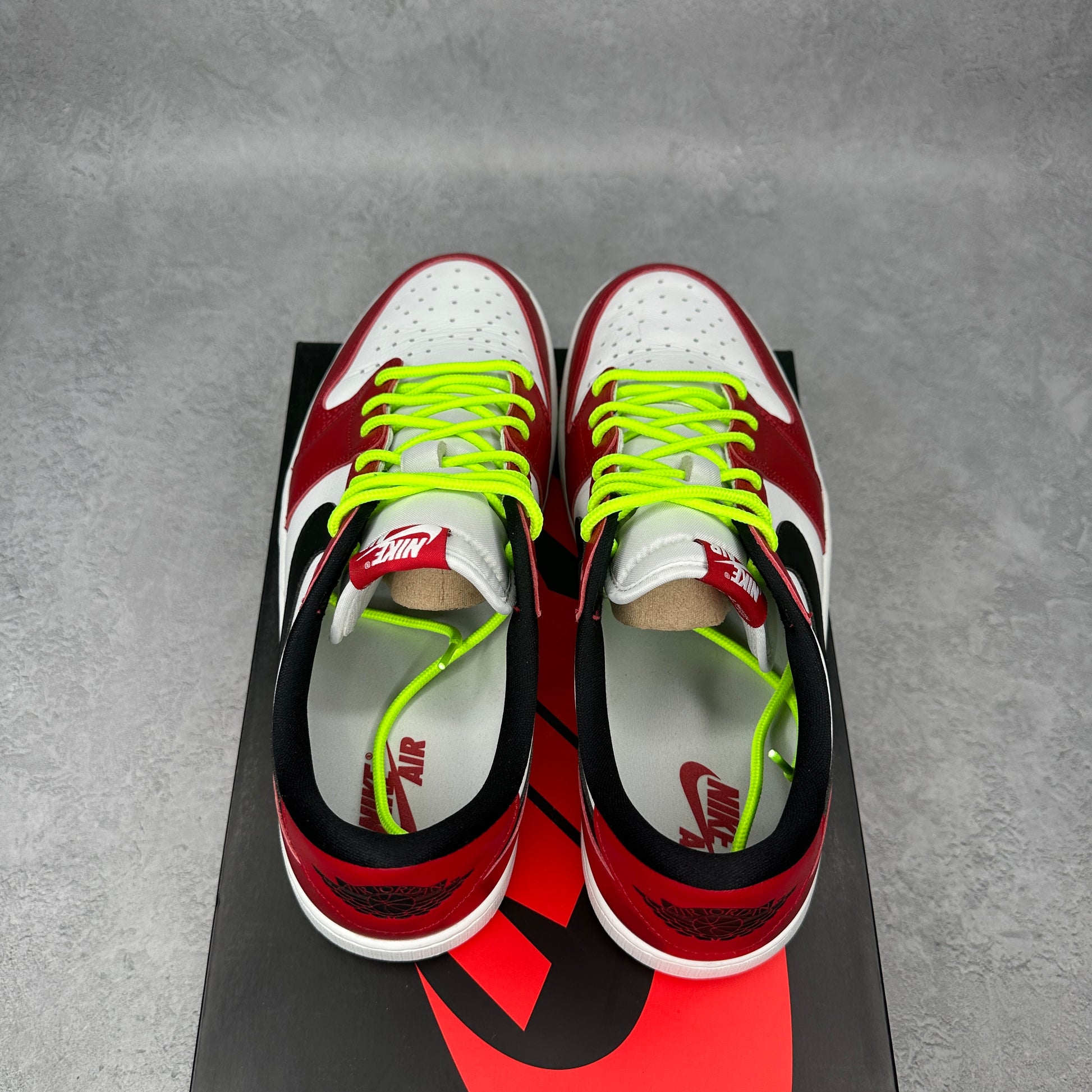 Jordan 1 Retro Low OG Chicago (2025) *pre-owned* SIZE 11.5