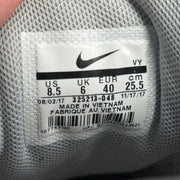 Nike Air Max 90 Wolf Grey White Black (Women's) *pre-owned* SIZE 8.5W - Kicks Collective PA - Nike - 325213-048 - Women's Shoes - 7M/8.5W - Pre-Owned