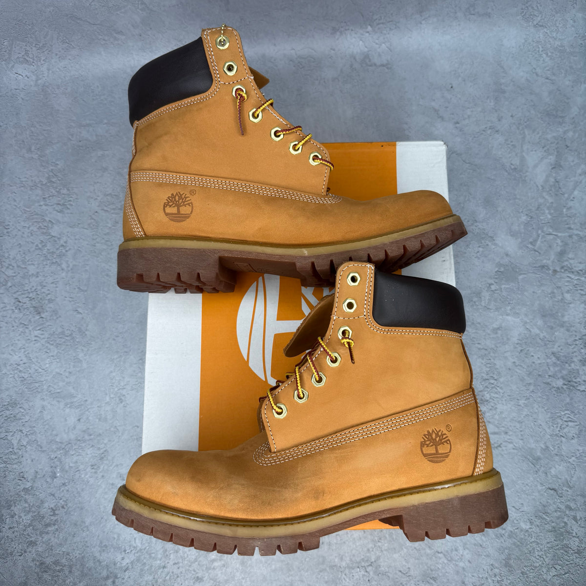 Timberland 6" Premium Waterproof Boot Wheat *pre-owned* SIZE 9