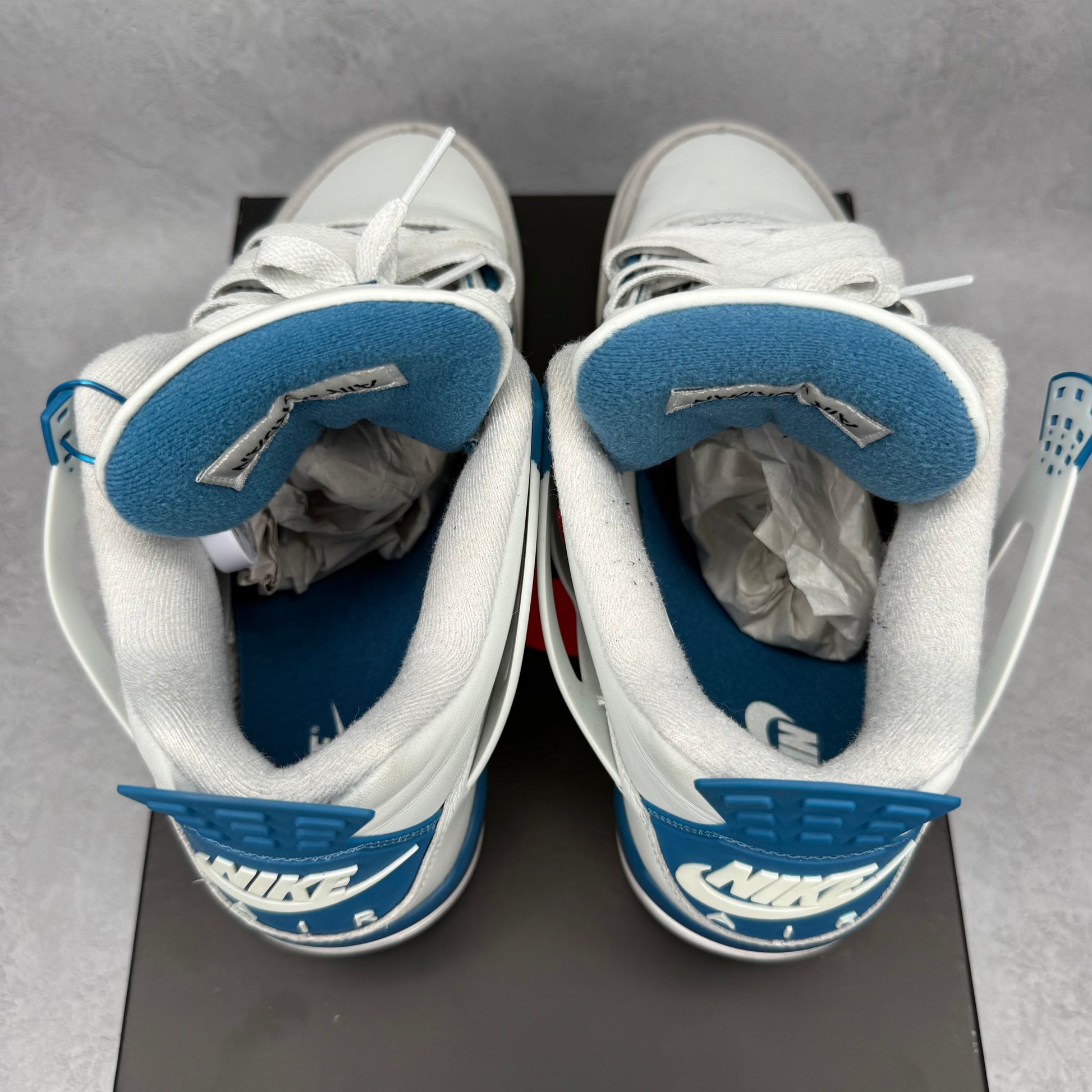 Jordan 4 Retro Military Blue (2024) *pre-owned* SIZE 9