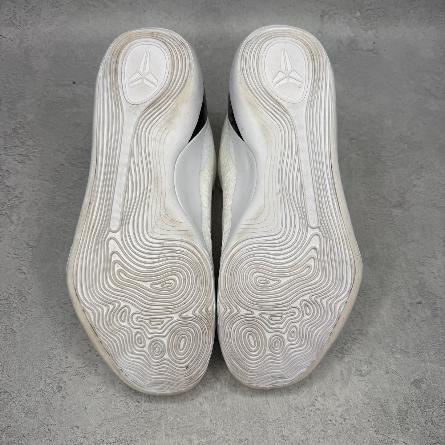 Nike Kobe 9 Elite Low Protro Halo *pre-owned* SIZE 10