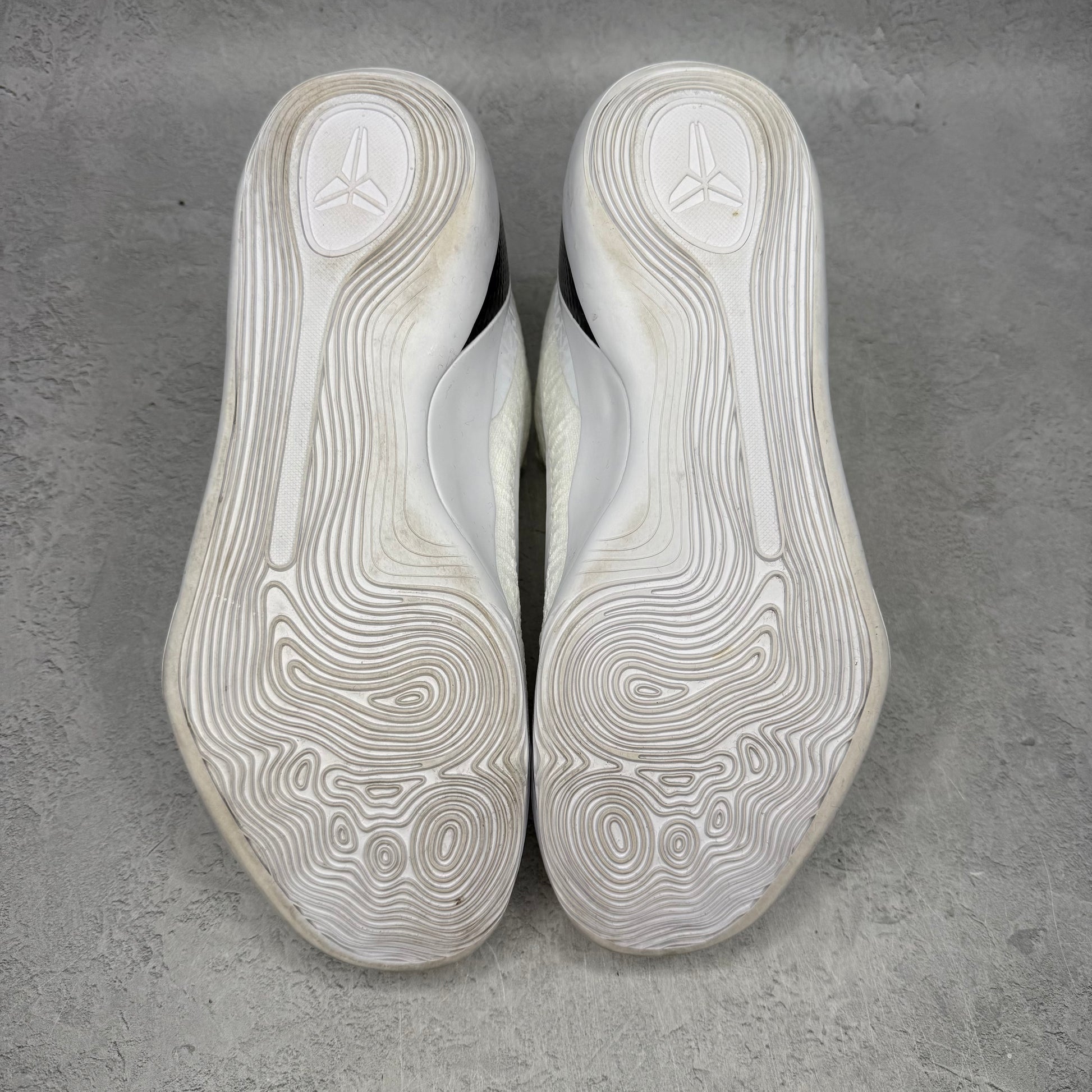 Nike Kobe 9 Elite Low Protro Halo *pre-owned* SIZE 10