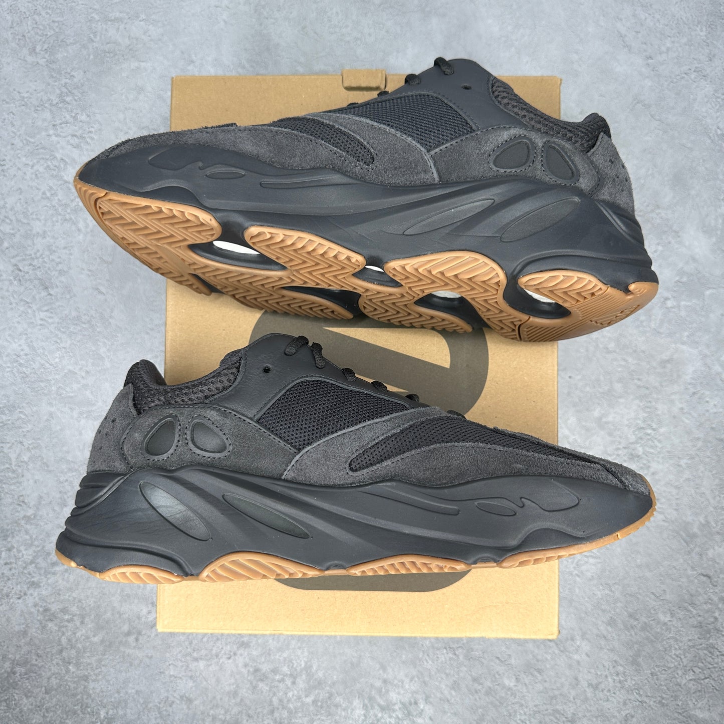 adidas Yeezy Boost 700 Utility Black VNDS *pre-owned* SIZE 12