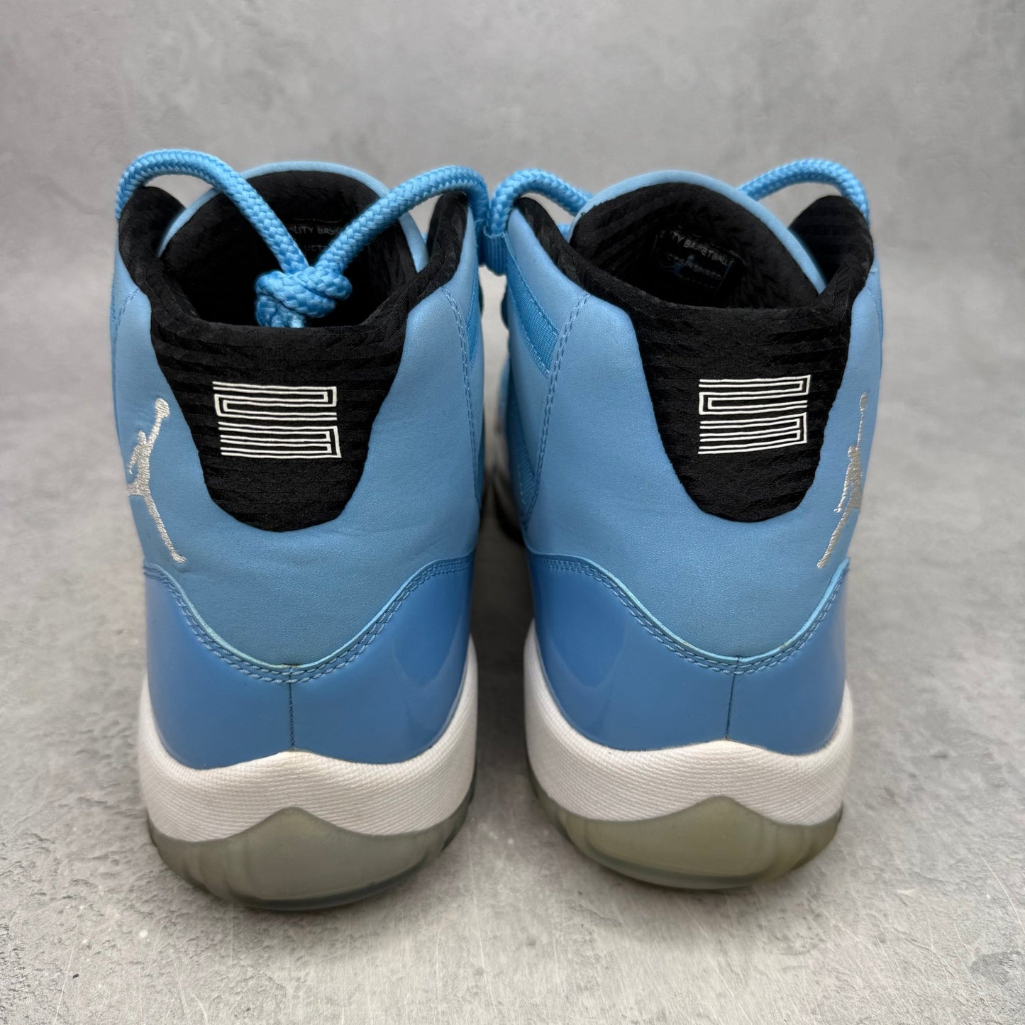 Jordan 11 Retro Pantone *pre - owned* SIZE 10.5 - Kicks Collective PA - Jordan - 689479-405 - Men's Shoes - 10.5M/12W - Pre - Owned - Replacement Box