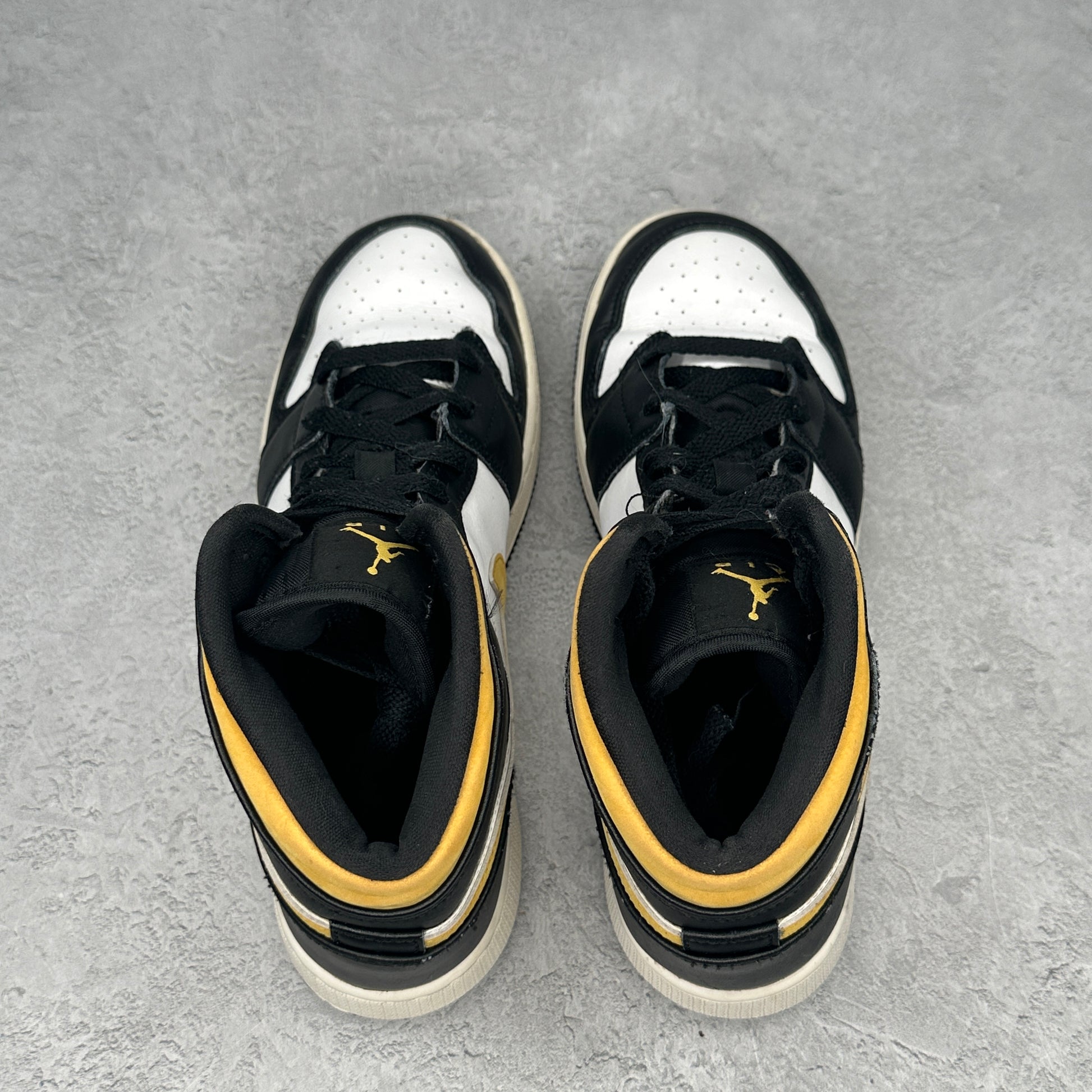 Jordan 1 Mid White Pollen Black (GS) *pre-owned* SIZE 7Y