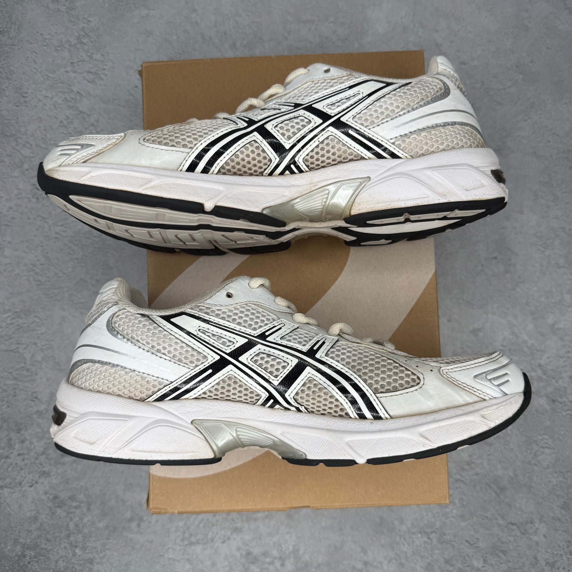 ASICS Gel-1130 White Black *pre-owned* SIZE 9