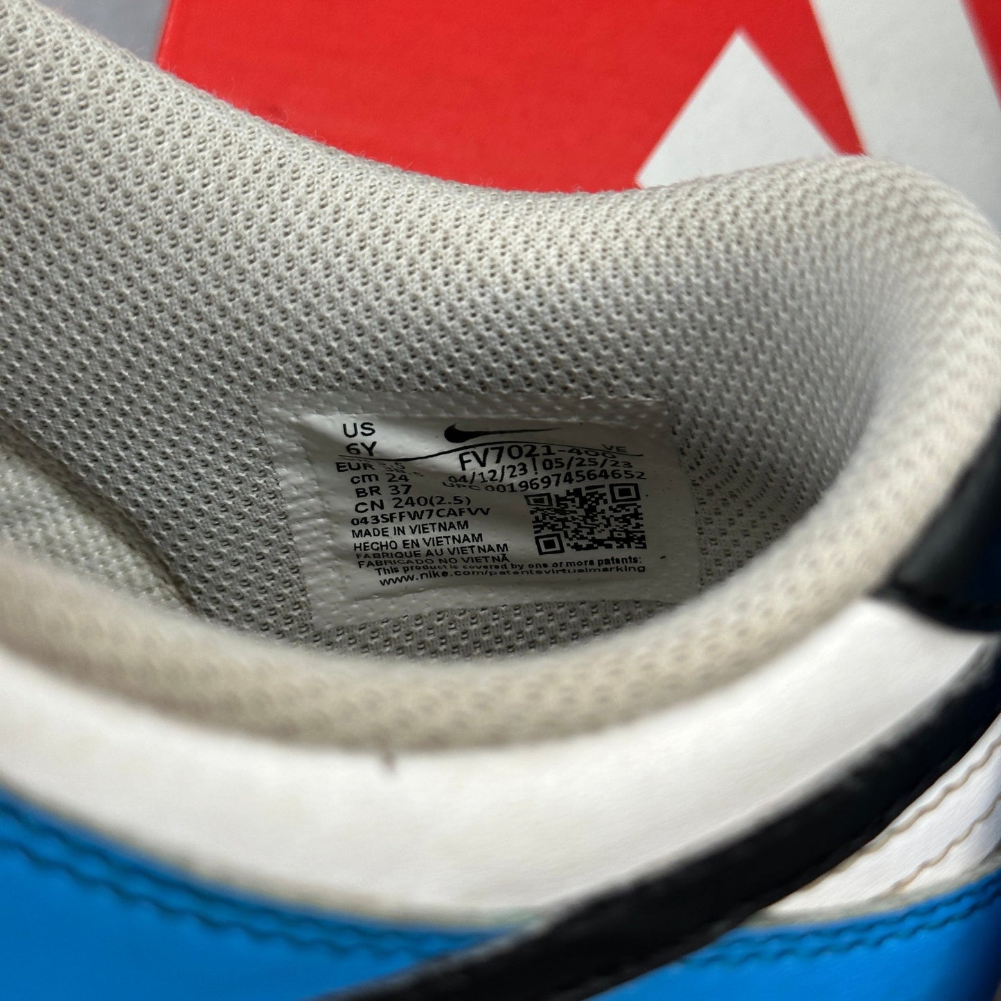 Nike Dunk Low Photo Blue (GS) *pre - owned* SIZE 6Y - Kicks Collective PA - Nike - FV7021 - 400 - Kid's Shoes - 6Y - Pre - Owned