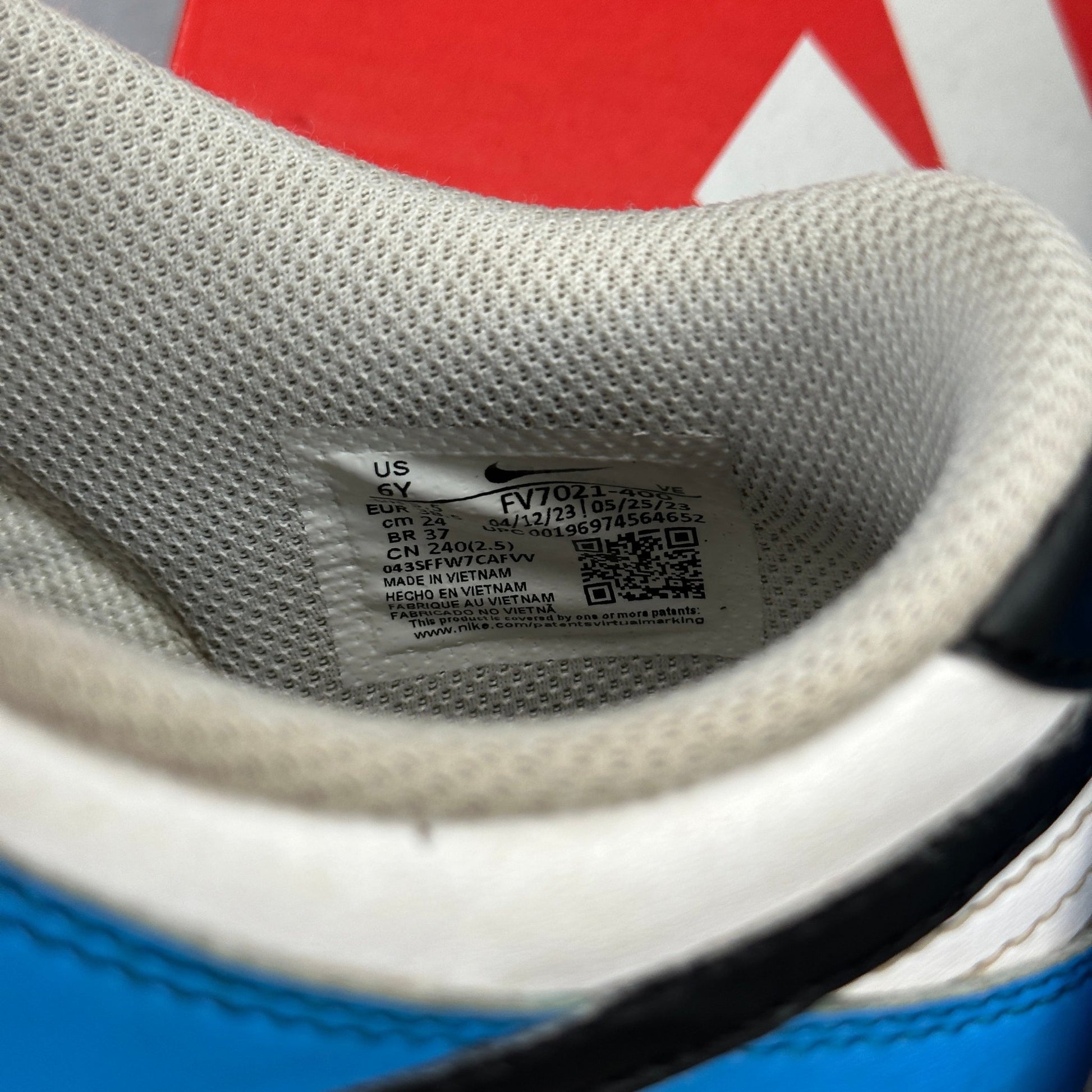 Nike Dunk Low Photo Blue (GS) *pre - owned* SIZE 6Y - Kicks Collective PA - Nike - FV7021 - 400 - Kid's Shoes - 6Y - Pre - Owned