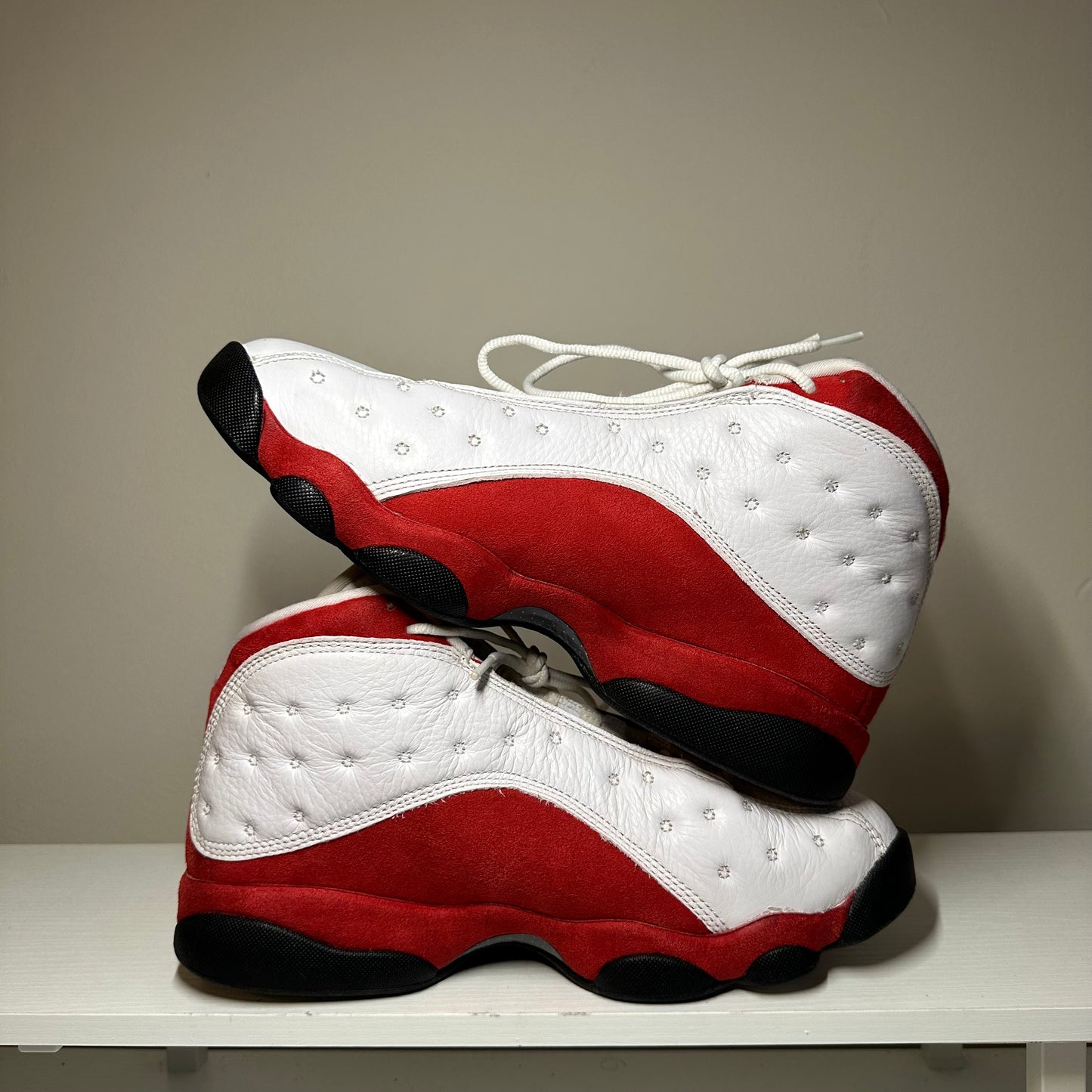 Jordan 13 Retro OG Chicago (2017) *pre-owned* (SIZE 8)