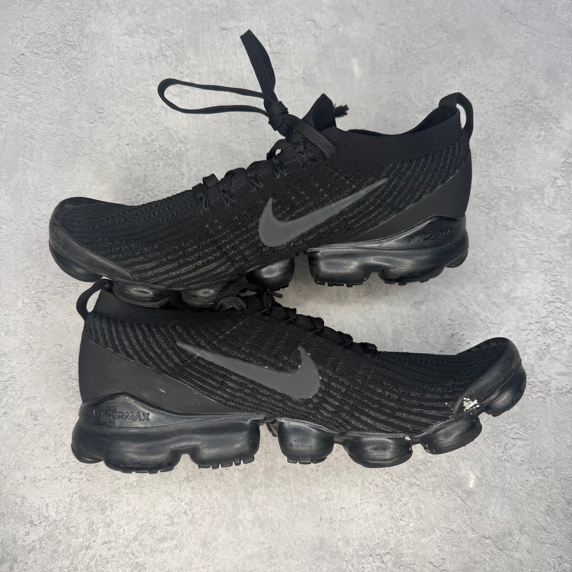 Nike Air VaporMax Flyknit 3.0 Triple Black *pre-owned* SIZE 11.5
