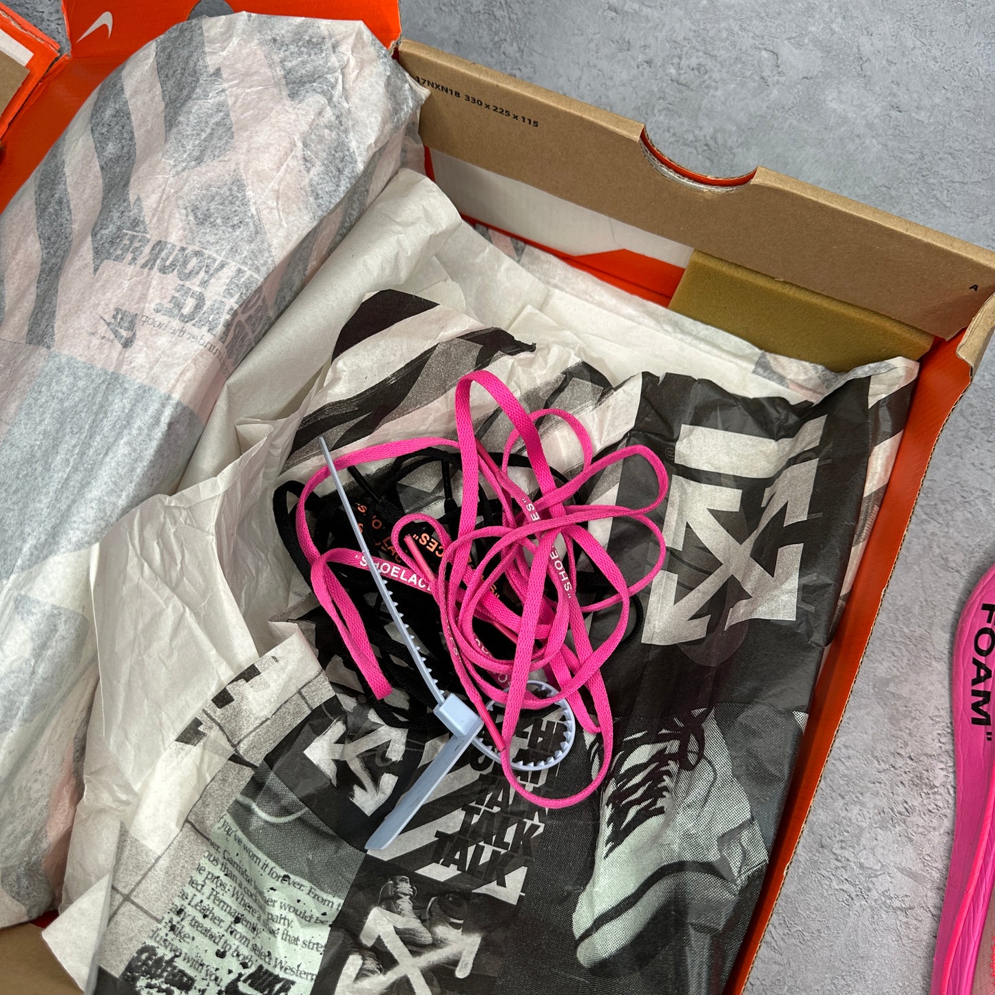 Nike Zoom Fly Off-White Pink *pre-owned* SIZE 11