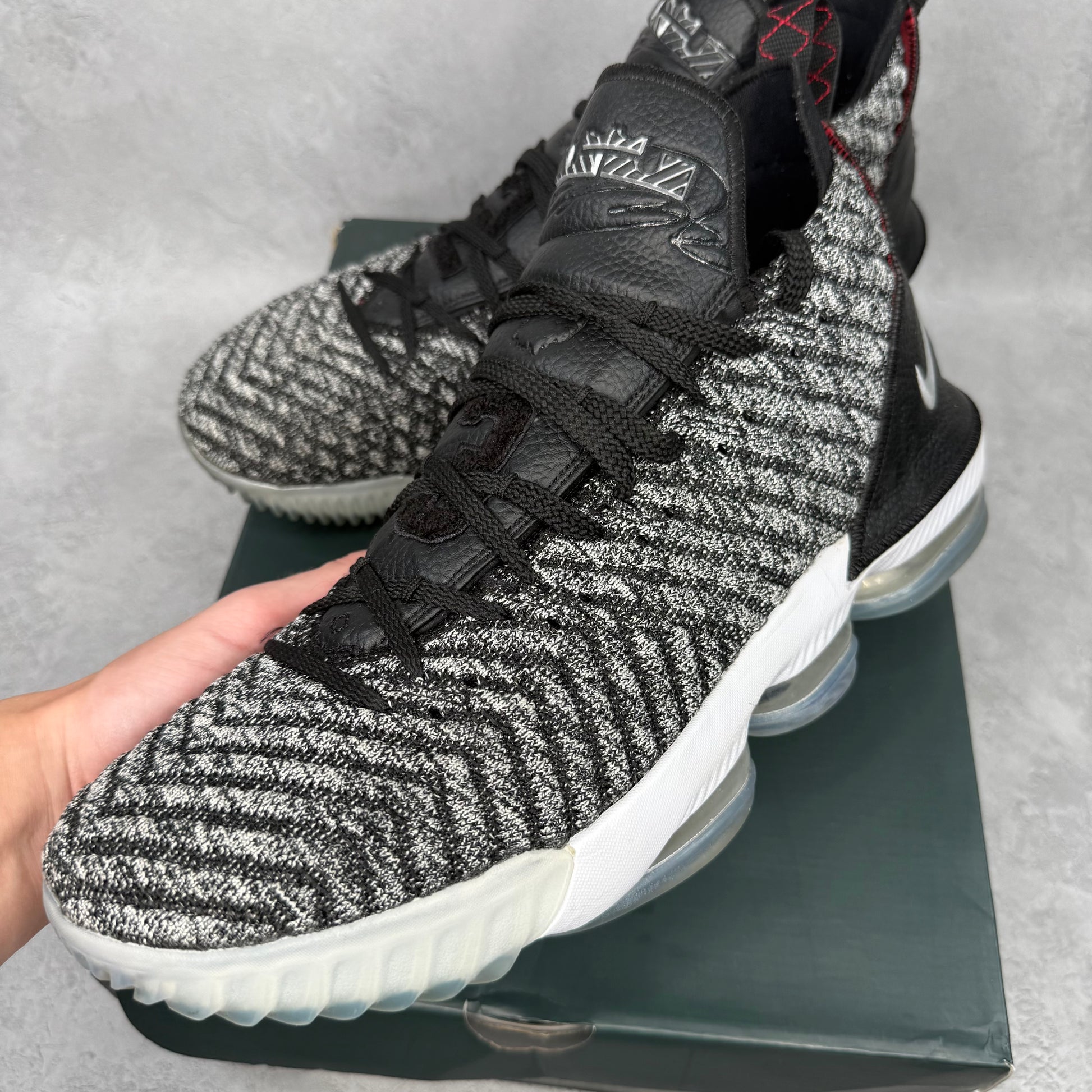 Nike LeBron 16 Oreo *pre-owned* SIZE 14