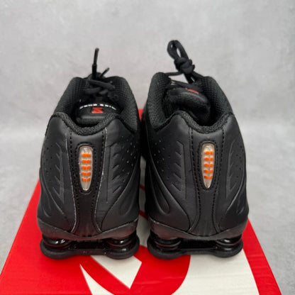 Nike Shox R4 Black (Women's) *pre-owned* SIZE 7W