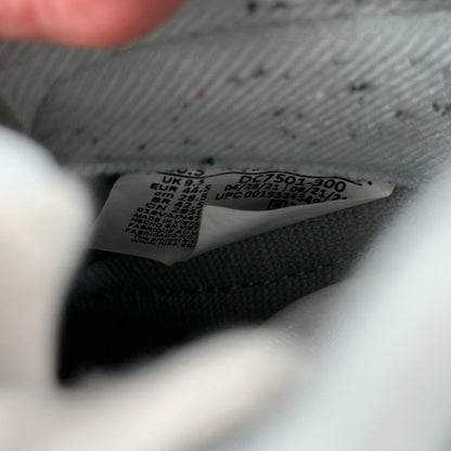 Jordan 5 Retro Jade Horizon *pre-owned* SIZE 10.5