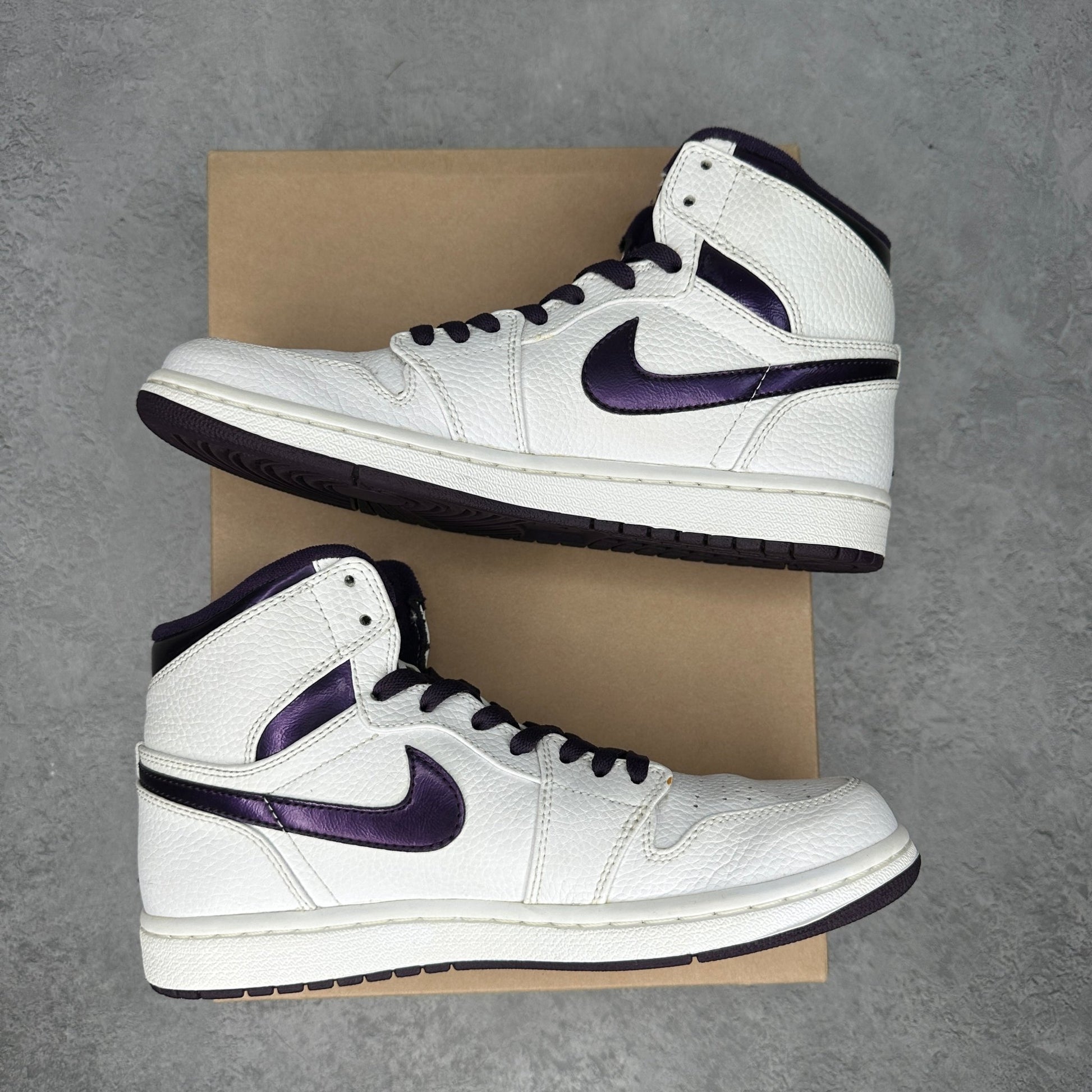 Jordan 1 Retro Grand Purple *pre-owned* SIZE 9