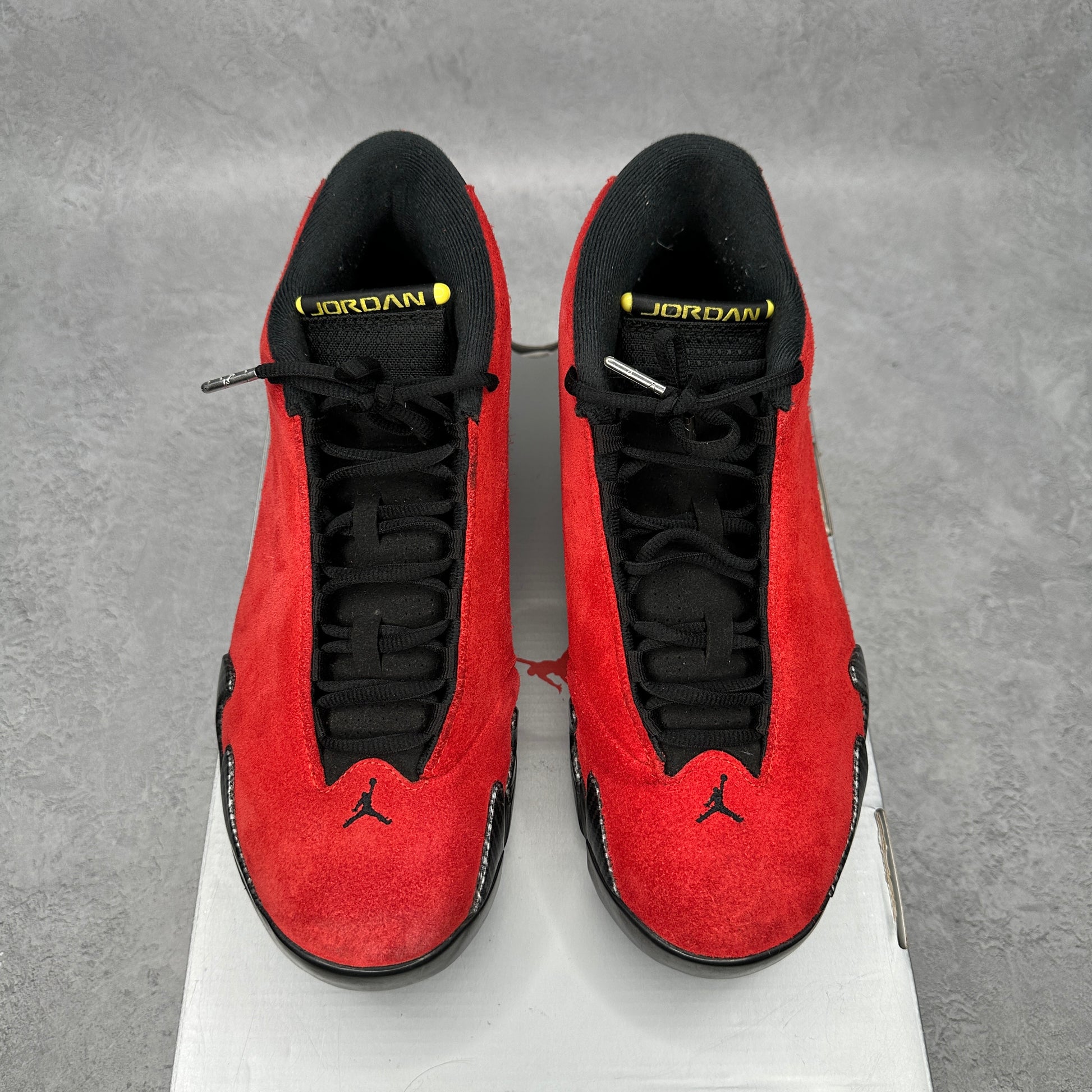 Jordan 14 Retro Ferrari (2025) *pre-owned* SIZE 9
