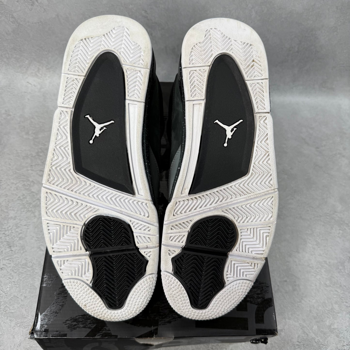 Jordan 4 Retro Fear (2024) *pre-owned* SIZE 11