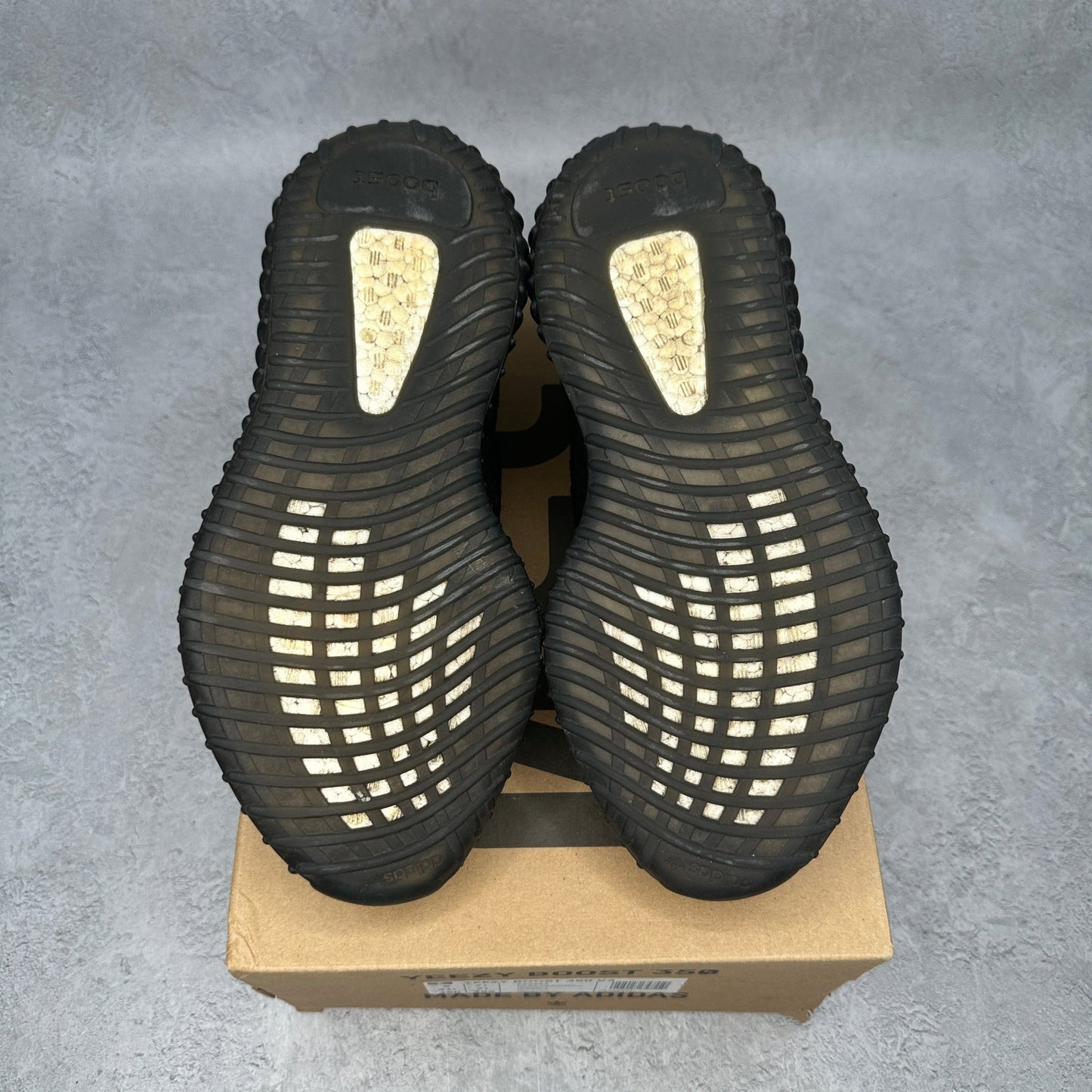 adidas Yeezy Boost 350 V2 Black Red *pre-owned* SIZE 8