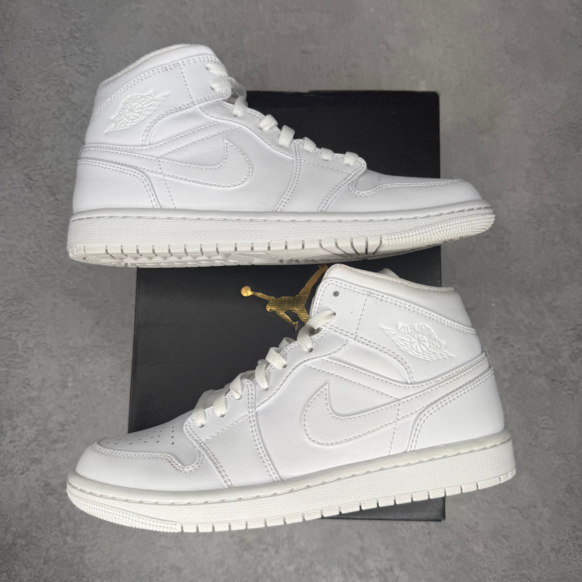 Jordan 1 Mid Triple White pre-owned size 8