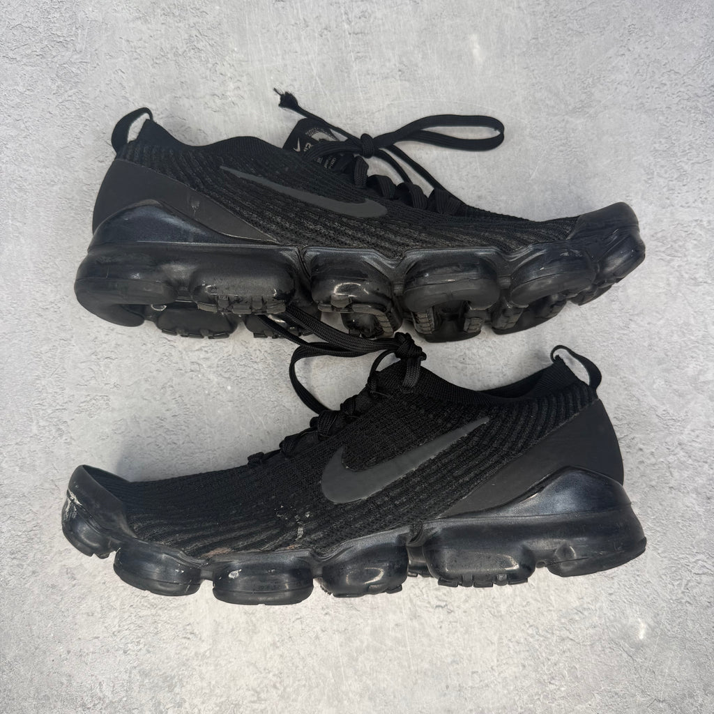 Nike Air VaporMax Flyknit 3.0 Triple Black *pre-owned* SIZE 11.5
