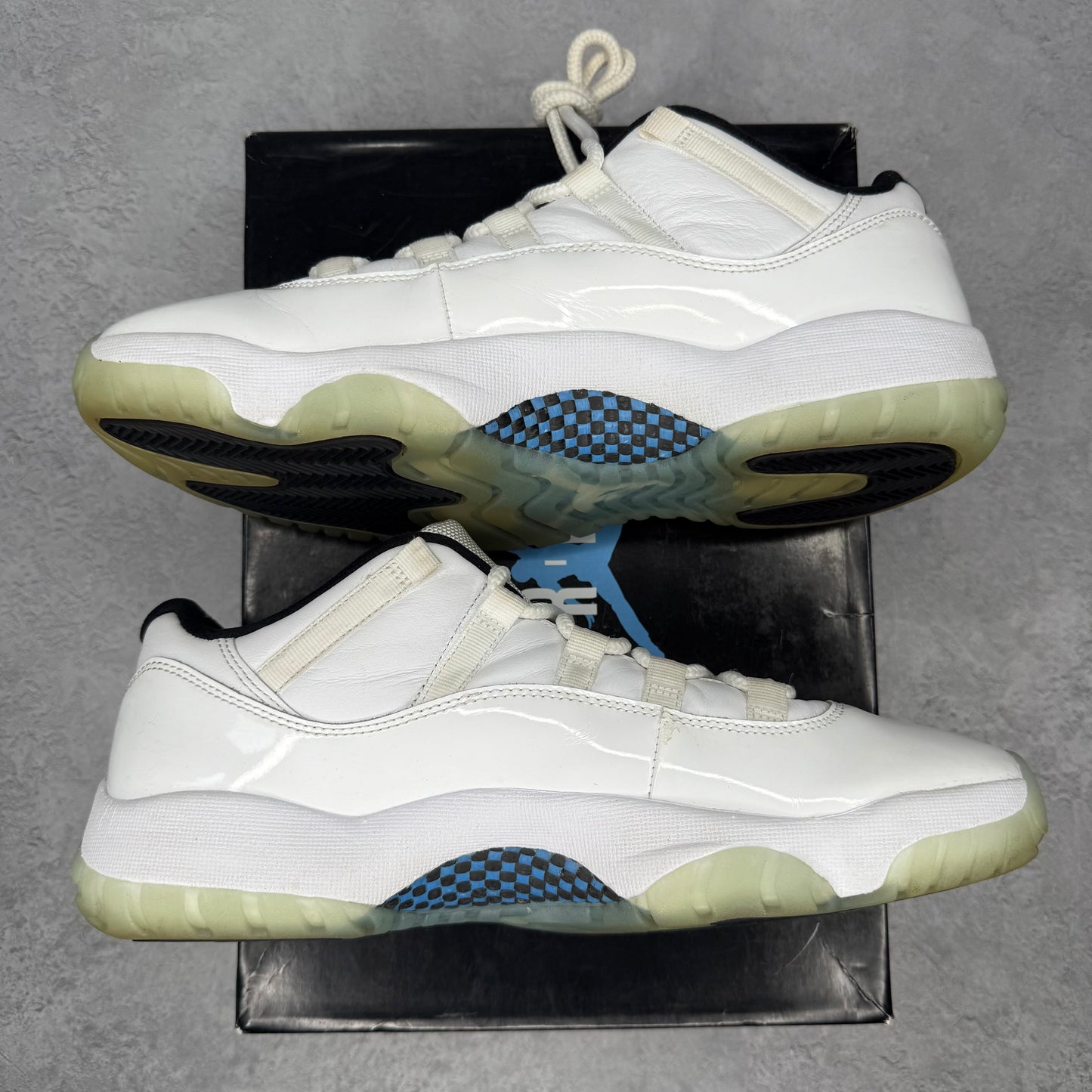 Jordan 11 Retro Low Legend Blue *pre-owned* SIZE 10.5