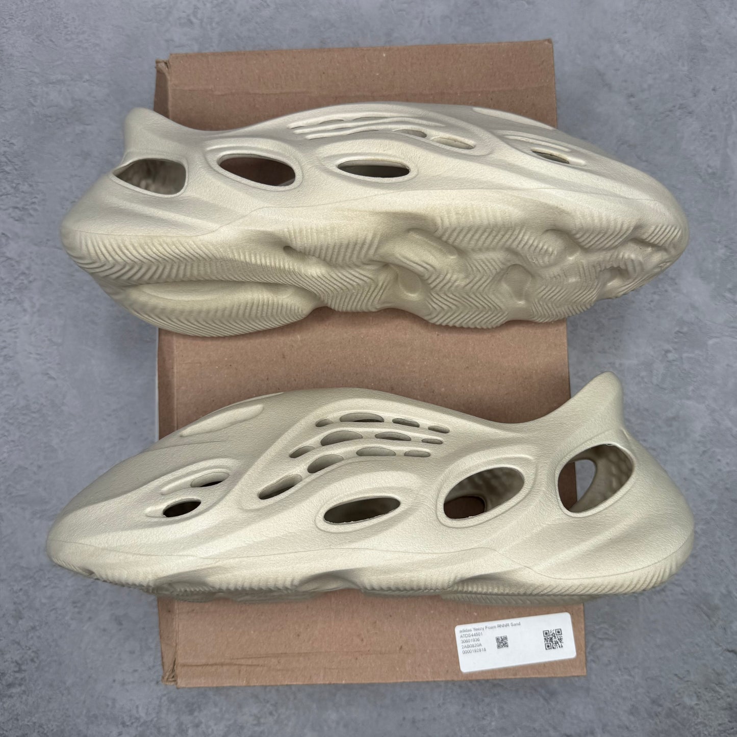 adidas Yeezy Foam RNNR Sand *pre-owned* SIZE 13