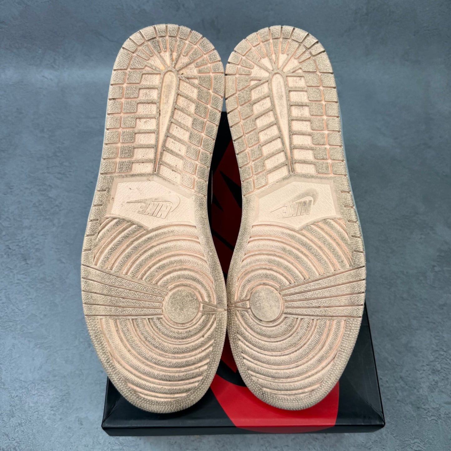 Jordan 1 Retro High Black Crimson Tint *pre - owned* SIZE 11.5 - Kicks Collective PA - Jordan - 555088-081 - Men's Shoes - 11.5M/13W - Pre - Owned