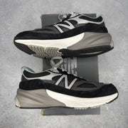 New Balance 990 Black *pre-owned* SIZE 7