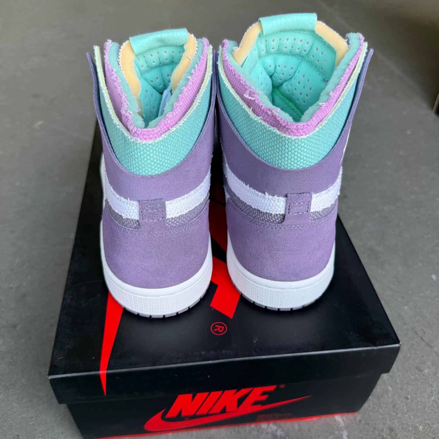 Jordan 1 High Zoom Air CMFT White Daybreak Tropical Twist *pre-owned* (SIZE 11)