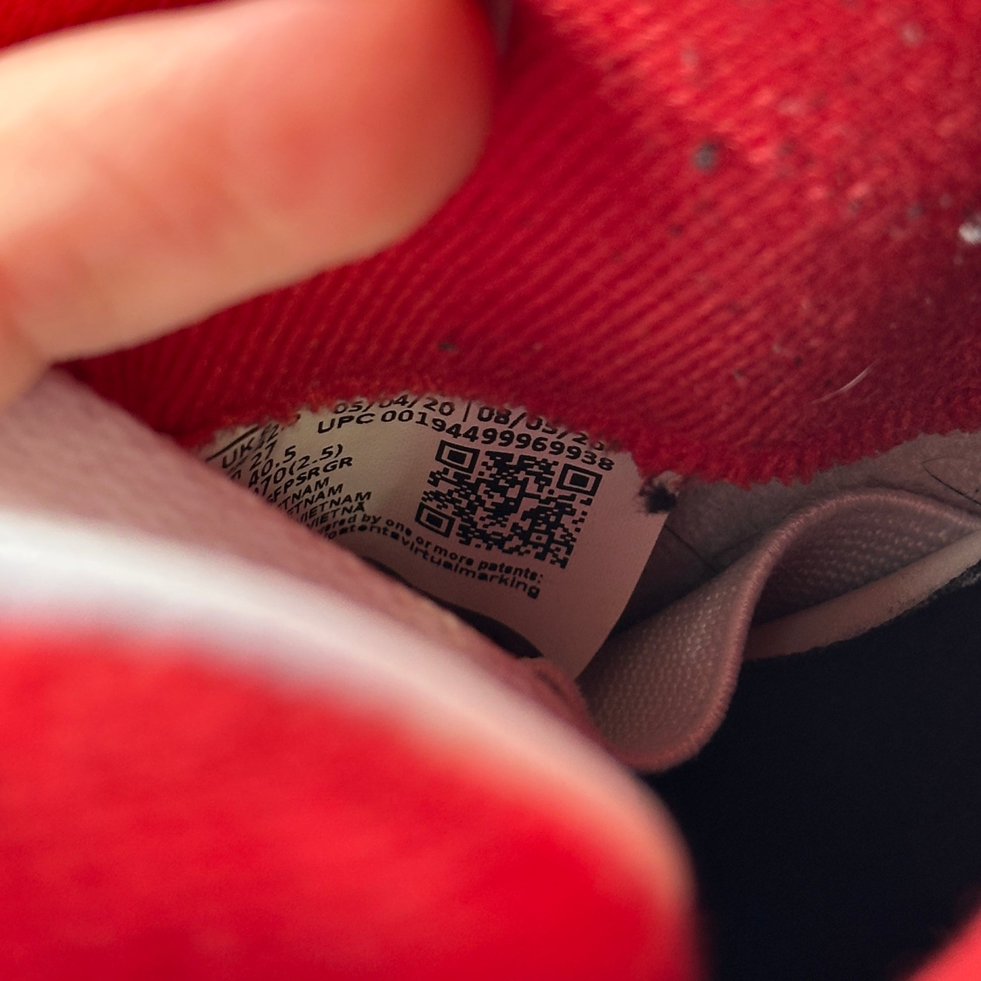 Jordan 4 Retro Fire Red (2020) *pre-owned* SIZE 9